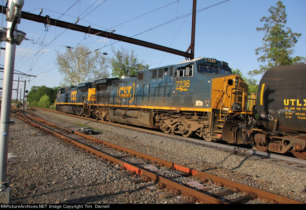 CSX 7236 on M404